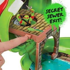 Teenage Mutant Mutant Ninja Turtles Big Mouth Playset Raphael NEW!!