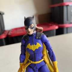 DC Collectibles Batman DC Essentials #10 BATGIRL 7” Figure