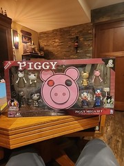 2021 New Piggy Play Set Series 2 MEGA SET 8 Pack Action Figures