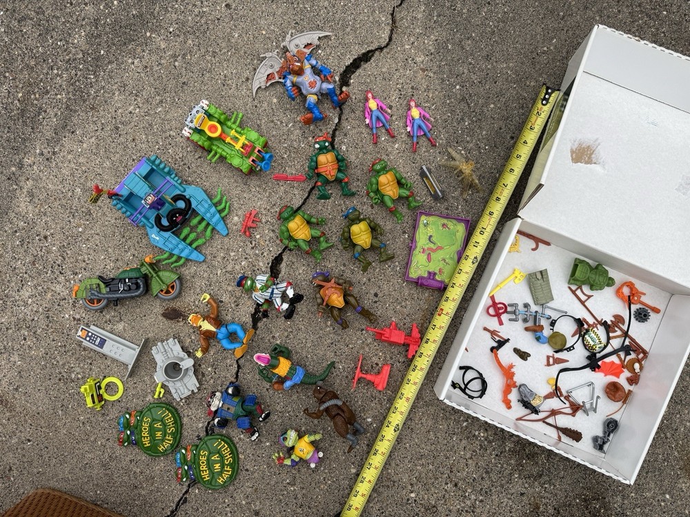 Teenage Mutant Ninja Turtles Lot of Vintage Collectible Figures & Accessories