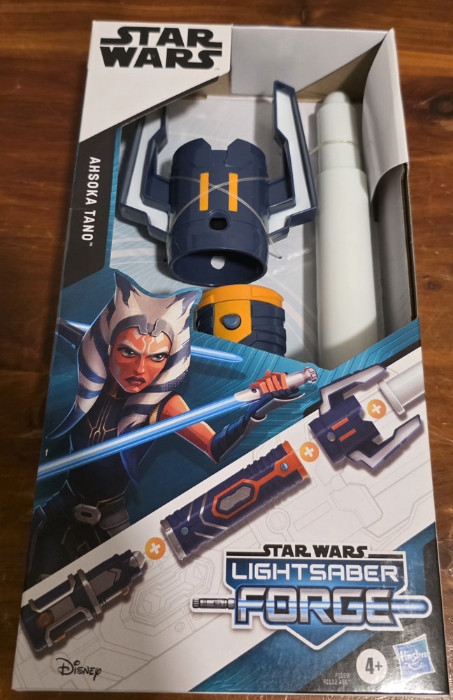 Star Wars Lightsaber Forge: Ahsoka Tano White Saber
