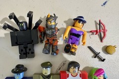 R0BL0X Mini Figures Various Lot Of 11 w/few Accessories – RARE ?
