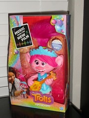 DREAMWORKS TROLLS POPSTAR POPPY SPEAKS & SINGS DOLL