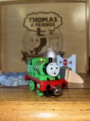 PERCY TAKES PLUNGE THOMAS FRIENDS TRAIN DIECAST TAKE Along Deluxe Play Scene Set
