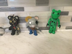 ROBLOX PIGGY FIGURES LOT 3”