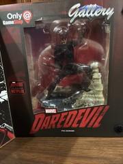 Daredevil Diorama Statue (Netflix Version) GameStop Exclusive, Diamond Select!