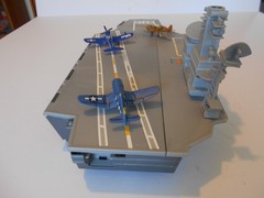 Toy U.S. Aircraft Carrier USS Doris Miller (CVN-81) w/4 WWII Airplanes, 18″ L