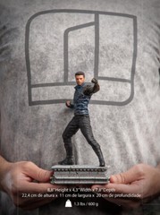 IRON STUDIOS Bucky Barnes 1/10 Scale 8.8 in (H) Statue Model Figure