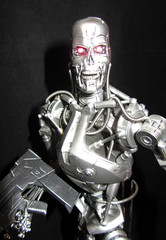TERMINATOR 2 Indestructible T-800 Endoskeleton HOT TOYS MMS33 1/6 Scale