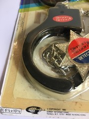 1983 Simon & Simon Action Set – badge handcuffs Gordy toys TV detective NIP New