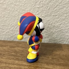 New Moose Toys The Amazing Digital Circus Official Pomni 2″ Mini Vinyl Figure