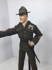 1/6 USMC MARINE GUNNERY SERGEANT R LEE ERMEY IN FULL DRESS GREENS SWORD & STAND
