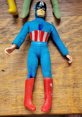Lot of (14) vintage MEGO figures , solid bodies and accessories – DC, Star Trek+