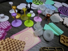 Miniverse Make It Mini & Real Brands Foods 160 Pieces ~ Sweets, Tables, Bowls