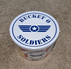 THINKWAY TOYS Signature Collection Bucket O Soldiers Toy Story 64017 NEW SEALED