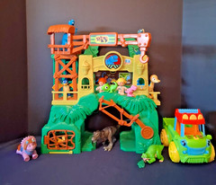 Land Before Time Dinosaur Rescue Station & Dino Truck LIGHTS & SOUNDS WORK!