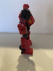 Hasbro Transformers War for Cybertron Earthrise Deluxe Class Prowl