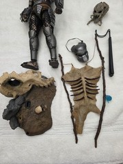 Hot Toys Classic Predator MMS162 Collectible Figure