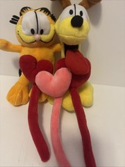 Garfield and Odie , sold as a 2025 Valentine’s Day, Bouquet