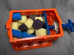 Trash Compactor “Trash” ⚫️🟡🔵🌑 / “Replacement Foam” STAR WARS Death Star TOPPS