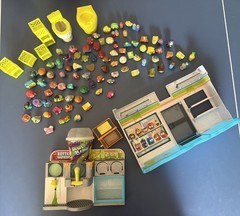 Grossery Gang Yucky Mart Playset With characters and Accessories lot