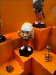 Zuru 5 Surprise NBA Ballers Display Case with Figures RARE