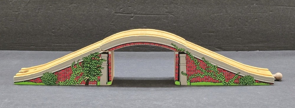 2005 Learning Curve Britt Allcroft Wooden Thomas Train Arched Stone Bridge