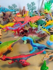 Lot of 100 Dinosaur Toys Mixed Rubber & Plastic Figures Unknown Brands