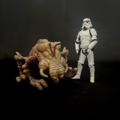 Dejarik Holochess Figures Ghhhk for 3.75 in & 6 in Diorama (1:18 & 1:12 scales)