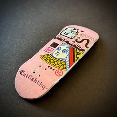 CatfishBBQ – Her Majesty Pink – FWD – 33mm – Fingerboard Deck