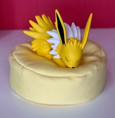 Hollybox Pokemon Eevee Evolutions Sweet Dreams Sleeping Figure – Choose Design