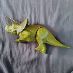 Jurassic World Battle Damage Triceratops Dinosaur Figure Dino Park 2018