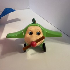 pbs JAY JAY THE JET PLANE carrying case and 10 figures LOT. Handle Broken