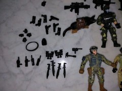 Lot Of 9 Action Figure Army Men With A Lot Of Accessories Pre-owned