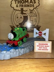 PERCY TAKES PLUNGE THOMAS FRIENDS TRAIN DIECAST TAKE Along Deluxe Play Scene Set