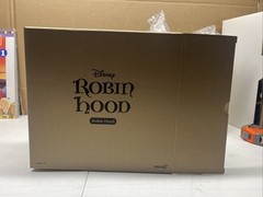 Super 7 Disney Ultimates Robin Hood with Stork Costume – 7″ Figure w/accessories
