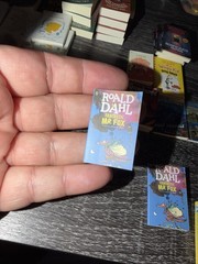 Zuru Mini Brands Books Series 2 – Fantastic Mr. Fox (Common Miniature Roald Dahl