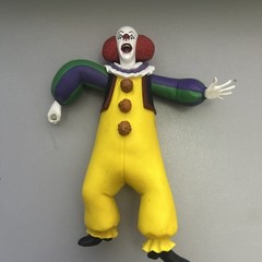 NECA It (1990) – Pennywise (Clothed) Action Figure