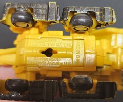 2015 Dinotrux Dozer 4.5″ Diecast- Yellow Triceratops Figure- Dozeratops
