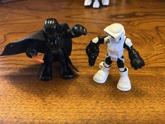 LOT OF 15 STAR WARS FIGURES – VARIOUS YEARS & SIZES – LUKE, SOLO, DARTH, R2