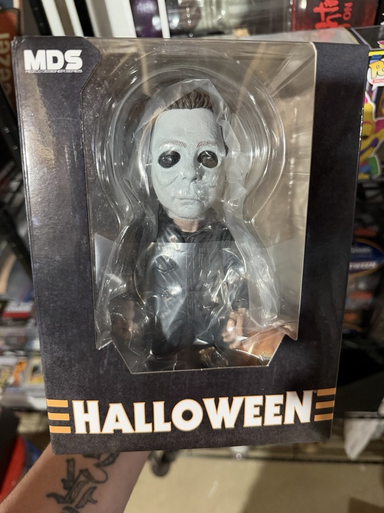 Halloween Michael Myers Stylized MDS Mezco Design Series 6″ Figure **MINT**new