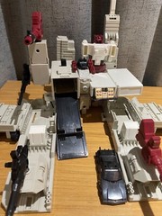 Transform G1 Reissue Autobot Metroplex boxed Brand new Free Ship