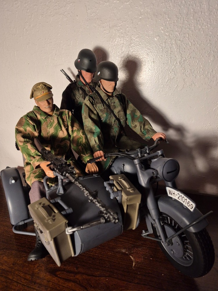 Ultimate Soldier 21st Century Toys WWII German Motorcycle with Figures