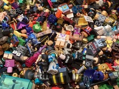 LOT OF 20+LBS OF ROBLOX FIGURES PARTS & PIECES-free shipping