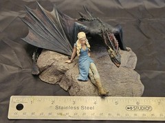 Dark Horse Game of Thrones Daenerys & Drogon Sculpture Statue Gentle Giant