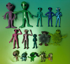 Lot 15 Vintage Mini Alien Figurine Toys 1″ – 3.5″