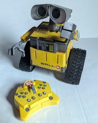 Disney Pixar WALL-E 10″ U-Command Remote Control RC Toy Thinkway w/ Remote