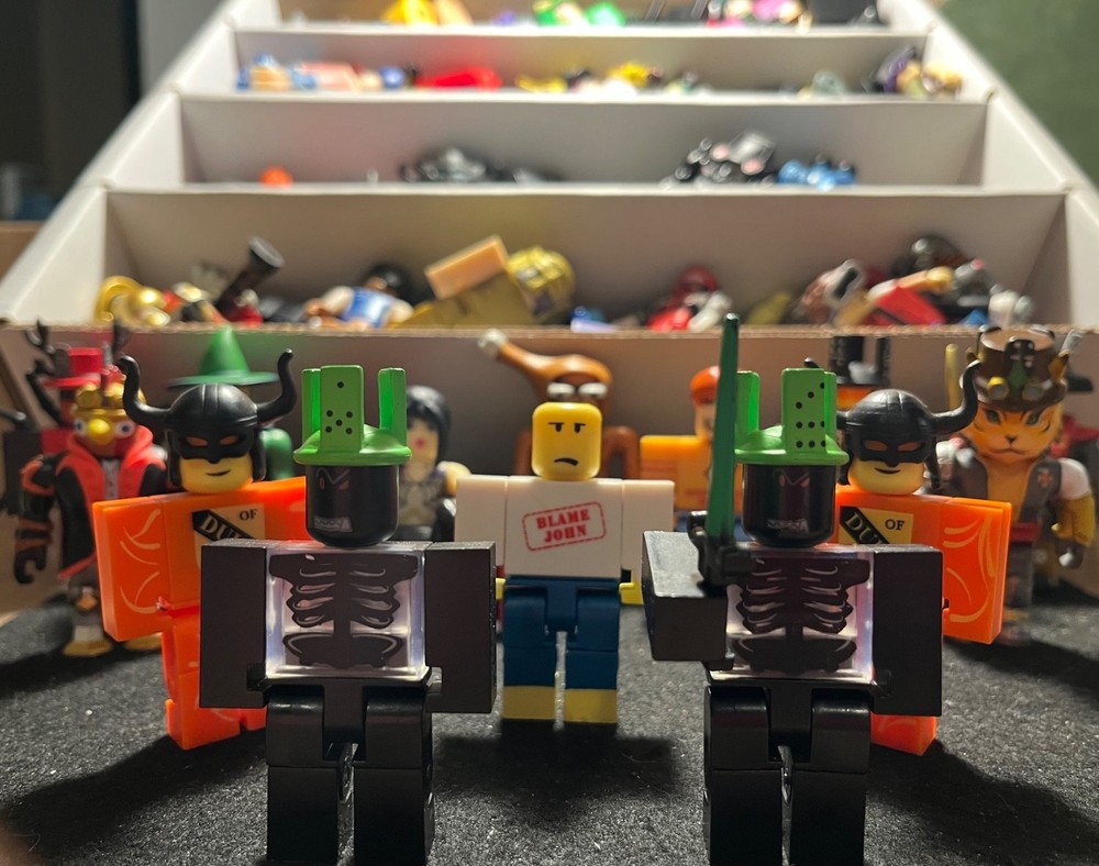 Roblox Figure Blind/Mystery Bag (1x1x1x1 Chase) *Read*