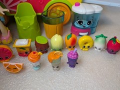 Shopkins Smoothie Truck with Figures and Shoppie Donatina World Vacation Doll