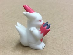 2004 Pokemon 2″ Zangoose Finger Puppet Figure Catch em All Nintendo Bandai
